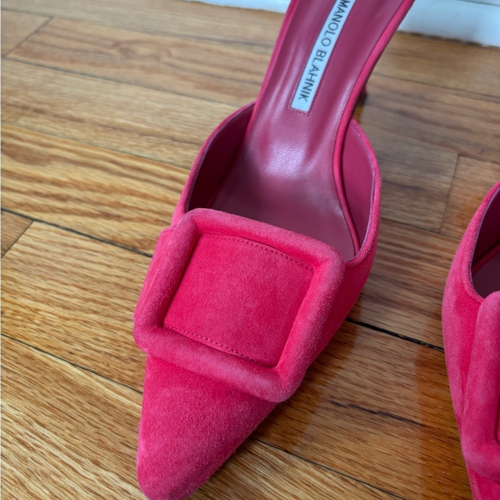 Manolo Blahnik Women's Pink Suede Heels